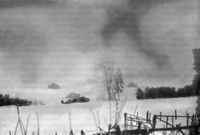 دبابات الفرقة السادسة الأمريكية مدرعات تسير بالقرب من واردان، بلجيكا، يناير 1945.