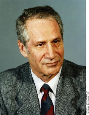 Bundesarchiv Bild 183-1989-1208-420, Markus Wolf.jpg