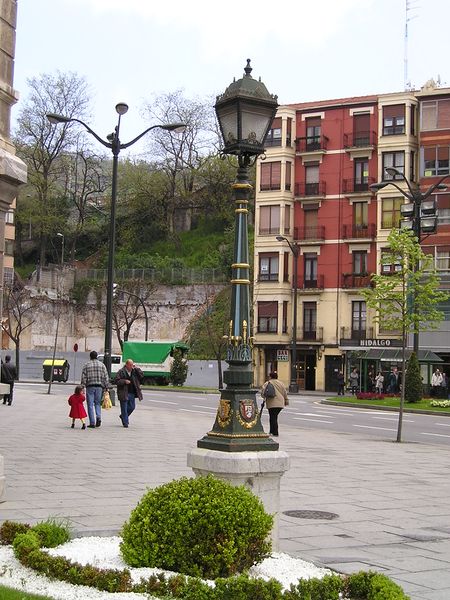 ملف:Gas lamp in Bilbao.JPG