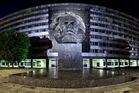 Karl-Marx-Monument in Chemnitz (Karl-Marx-Stadt).jpeg