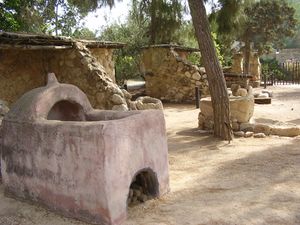 اعادة بناء طريق فلستيني في عقرون