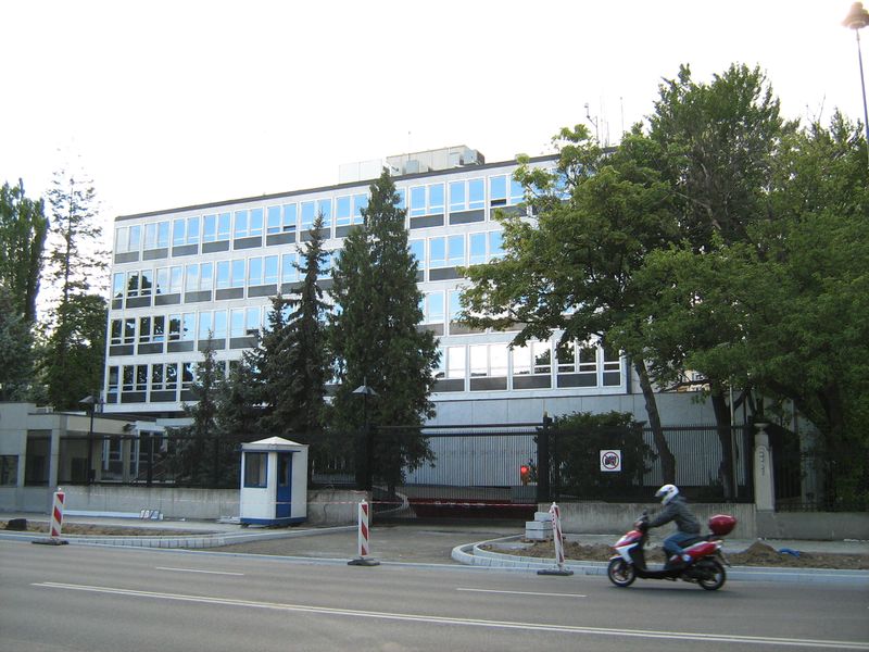 ملف:USA Embassy in Warsaw Poland.jpg