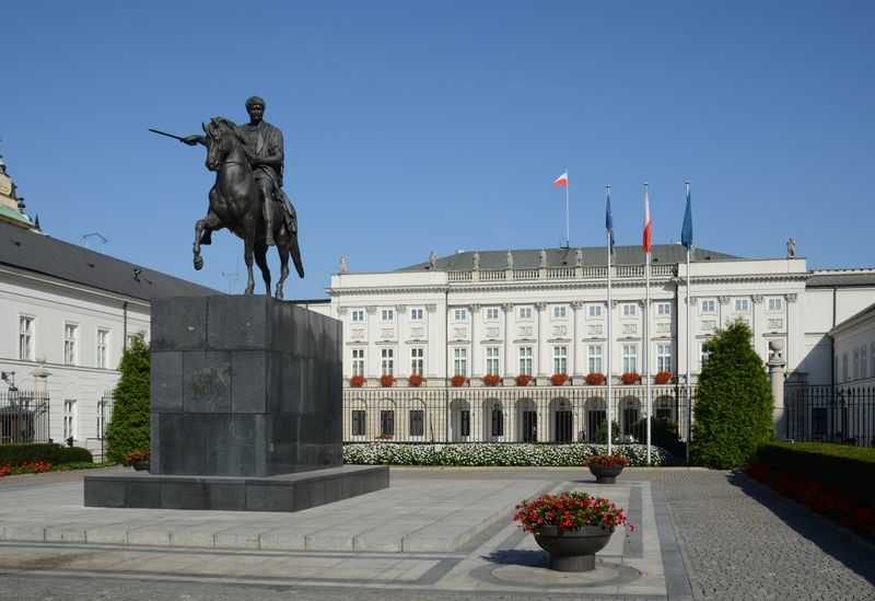 ملف:Warszawa Pałac Prezydencki 2011.jpg