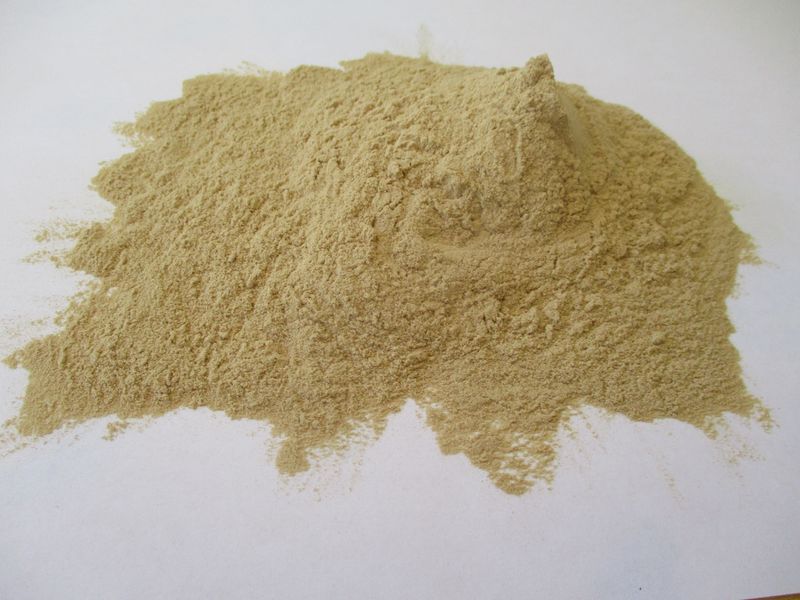 ملف:Raw baobab powder on white paper.jpg