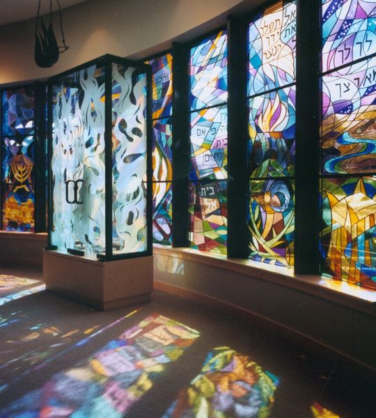 ملف:Temple Ohev Sholom Stained Glass, Ascalon Studios, David Ascalon.jpg