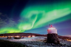 أضواء الشفق القطبي قرب ترومسو، شمال النرويج.