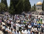المسلمون يؤدون صلاة الجمعة في المسجد الأقصى بالقدس 20 يوليو 2012.