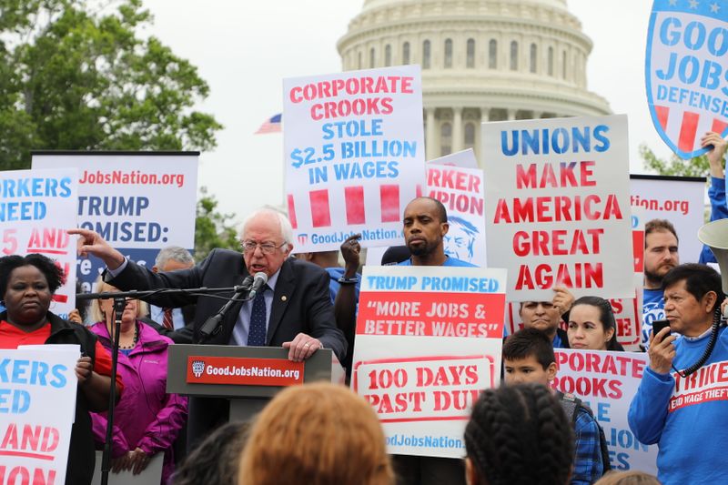 ملف:Sanders Introduces $15 Minimum Wage.jpg