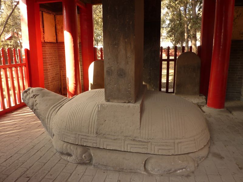 ملف:Yan Miao - western stele pavilion - Zhengde 4 - seen from E - P1050433.JPG