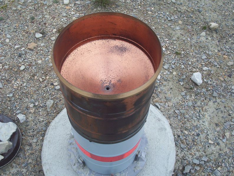 ملف:Exterior tipping bucket.JPG