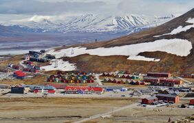 Rows of multicolored homes, Longyearbyen