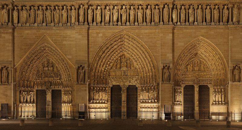 ملف:Notre Dame Paris front facade lower.jpg