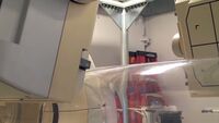آلة SPECT في مرفق تصوير BSL-4 التي تفصل المواد التي تحتوي على الممرض عن الآلات.[1]