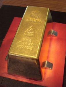 سبيكه مصنوعه من الذهب والفضه بنسبة 1 غرام من الذهب الى 4 غرامات من الفضه