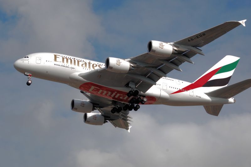 ملف:Emirates a380 a6-edb at london heathrow arp.jpg