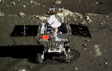 صورة للمركبة يوتو على سطح القمر، بعد وصولها بواسطة تشانگ-إ3