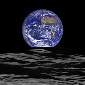 New High-Resolution Earthrise Image.jpg