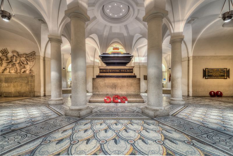 ملف:Tomb of Horatio Nelson on Saint-Paul Cathedral.jpg