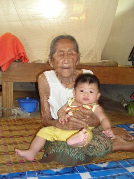 ملف:Old woman with young baby boy.JPG