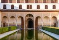 قصر الحمراء، غرناطة: الفناء والبستان الوسطيان هما خصيصتان من المعمارية المغربية