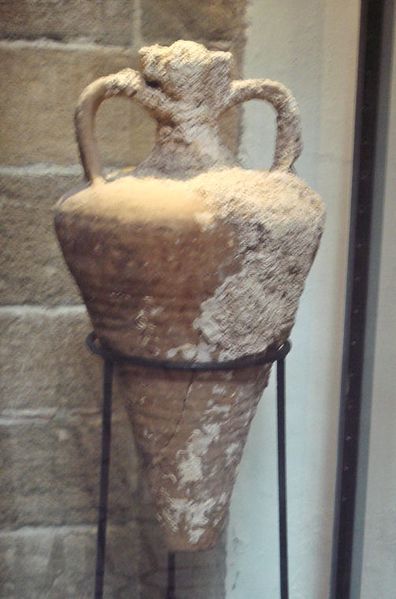 ملف:Amphora of the Agora K109 type Agean sea 3rd 4th century CE found between Mogador and Pharaon islands.jpg