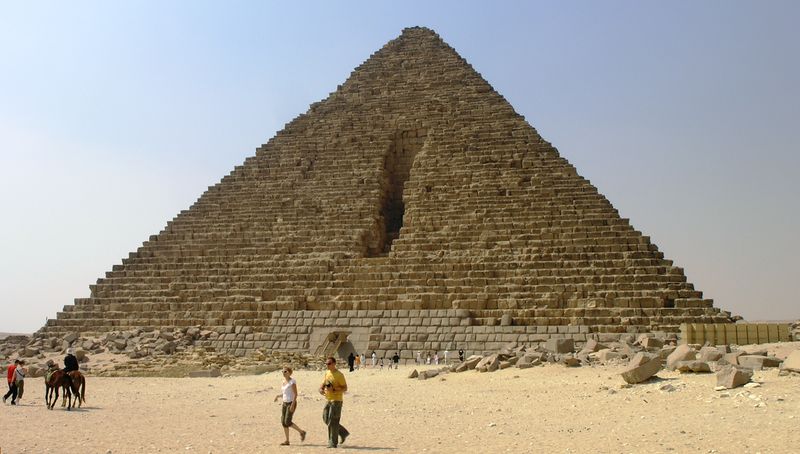 ملف:Giza Plateau - Pyramid of Menkaure.JPG