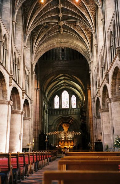 ملف:Hereford Cathedral Interior May 2004.jpg