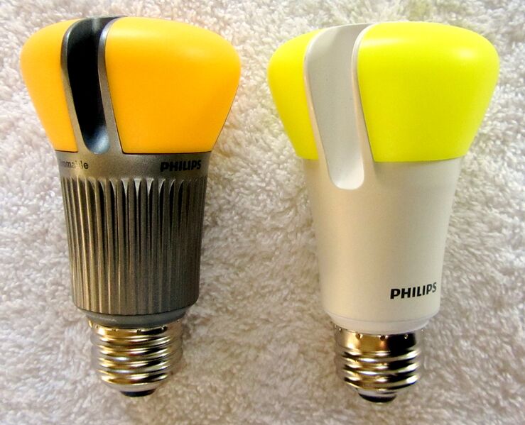 ملف:Philips LED bulbs.jpg