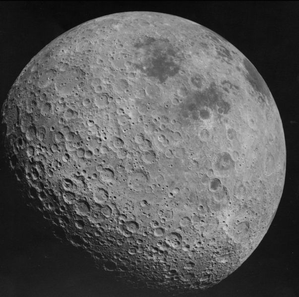 ملف:Back side of the Moon AS16-3021.jpg