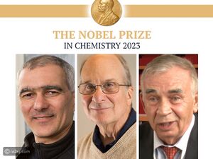 أليكسي إكيموف (يمين) ولويس بروس(بالوسط) ومنجي الباوندي(يسار) الحاصلون على نوبل بالكيمياء 2023