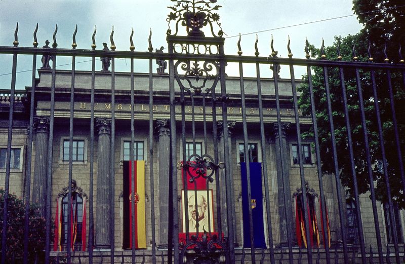 ملف:Berlin Humboldt Uni 1964 day.jpg