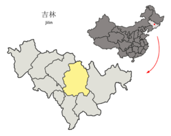 موقع مدينة جيلين (صفراء) في مقاطعة جيلين (رمادي فاتح) والصين