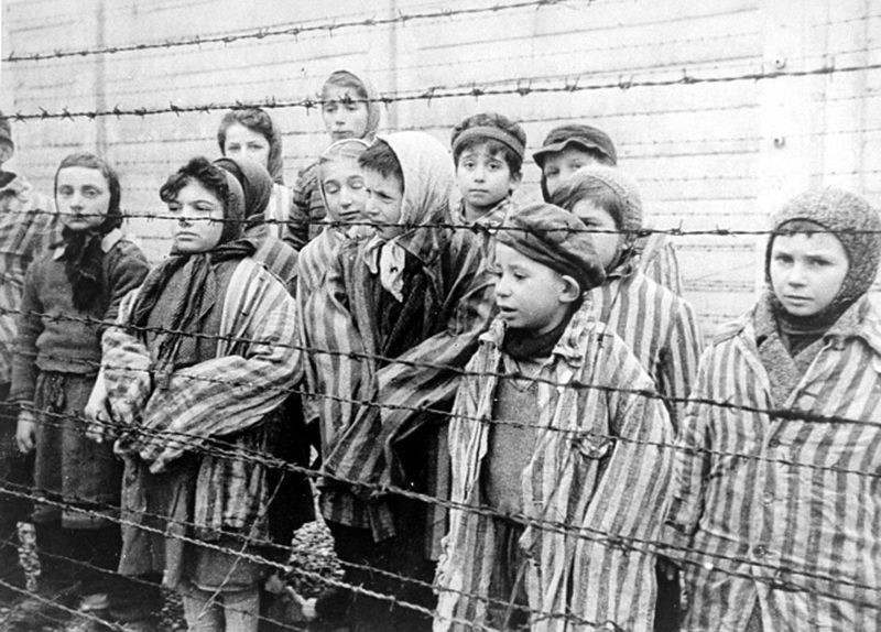ملف:Child survivors of Auschwitz.jpeg