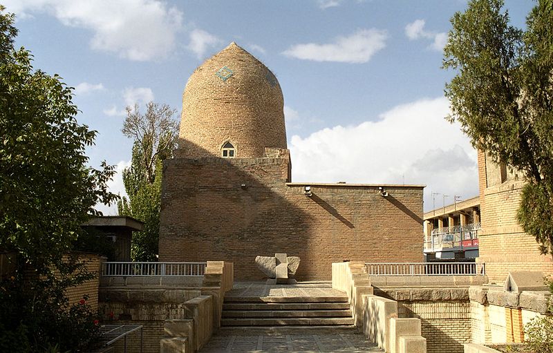 ملف:Hamadan - Mausoleum of Esther and Mordechai.jpg