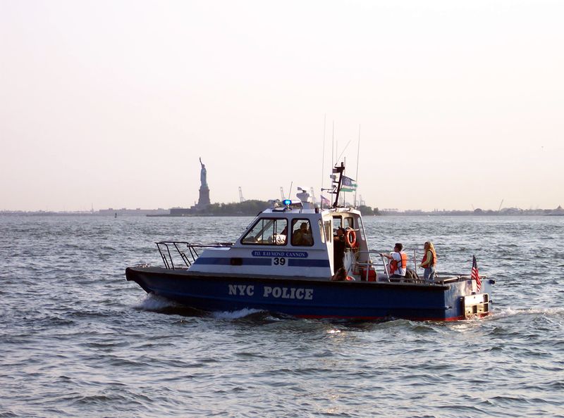 ملف:NYPD boat99pct.jpg