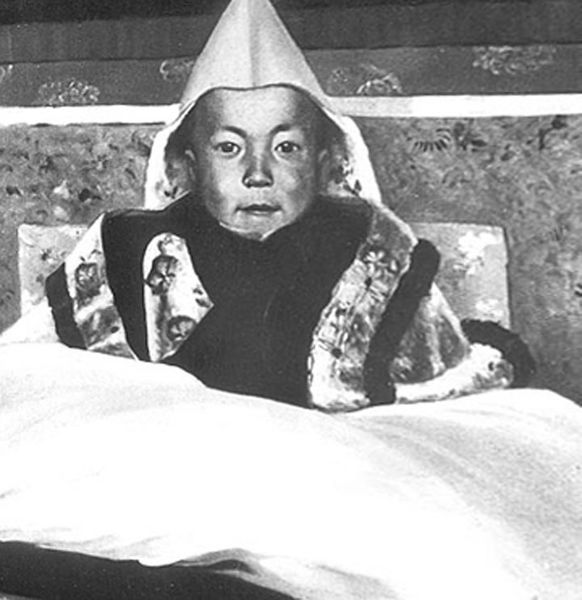 ملف:Dalai Lama boy.jpg