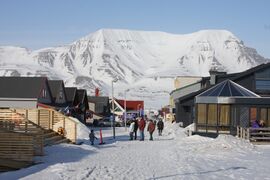 Longyearbyen city centre, with Hjortfjellet in background