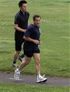 نيكولا ساركوزي يسقط أثناء ممارسته الجري في باريس.