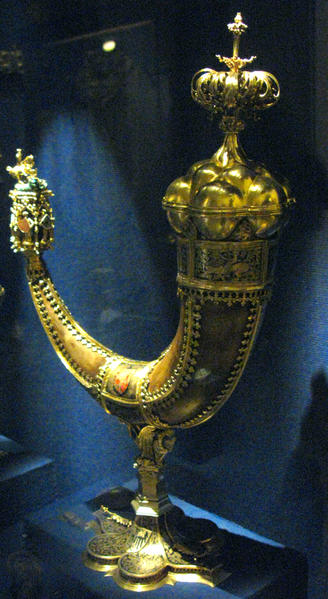 ملف:Drinking horn of Sigismund of Luxemburg.PNG