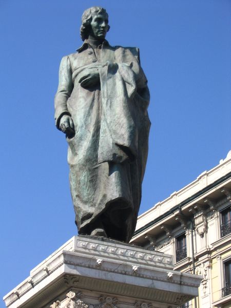 ملف:Estatua de Giuseppe Parini, Milán.JPG