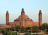 Grand Jamia Masjid Bahria Town Lahore Pakistan cropped.jpg