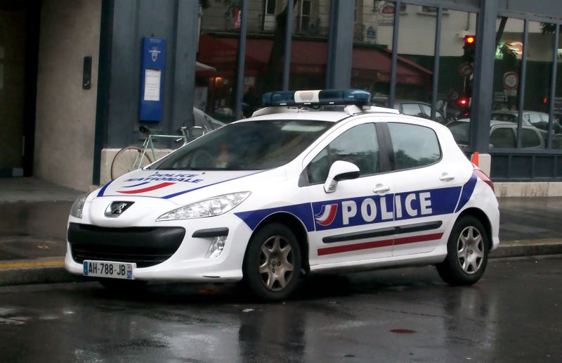 ملف:Peugeot de la Police Nationale. 3e arrondissement de Paris, septembre 2013.JPG