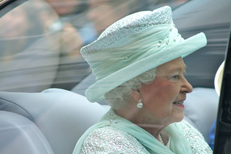 ملف:Queen at the Diamond Jubilee.JPG