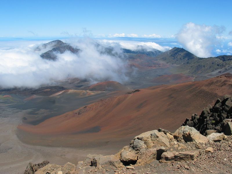 ملف:Haleakala crater.jpg