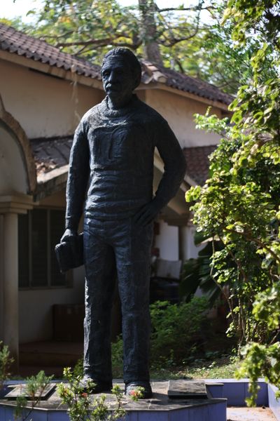 ملف:Albert einstein statue.JPG