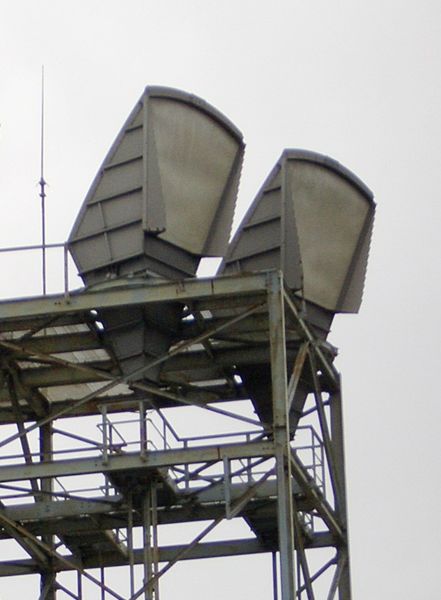 ملف:Hogg horn antennas.jpg