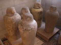 Vases canopes des taureaux أپيس - عهدا أمنحوتپ الثالث و توت عنخ أمون