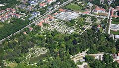Aerial image of the Botanical Garden Munich-Nymphenburg (view from the west).jpg