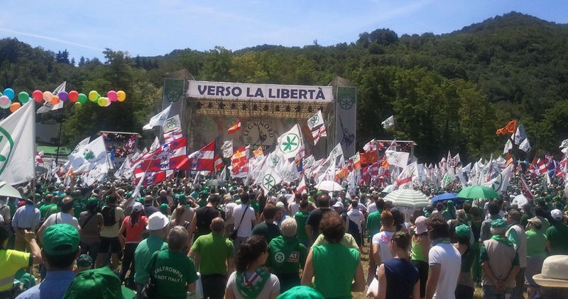 ملف:Raduno Lega Nord a Pontida 2011.jpg