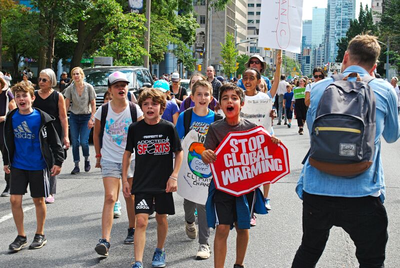 ملف:"Stop Global Warming" child demonstrators in Toronto 27 Sep 2019.jpg